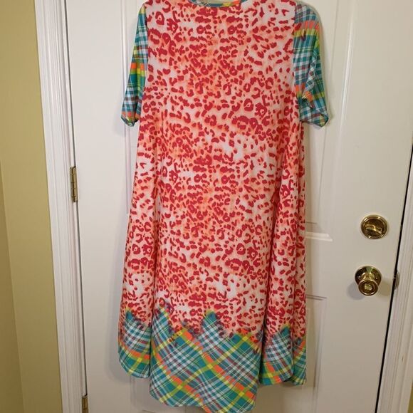 American Curvy Size 1X dress in bright & vibrant colors - Picture 2 of 6